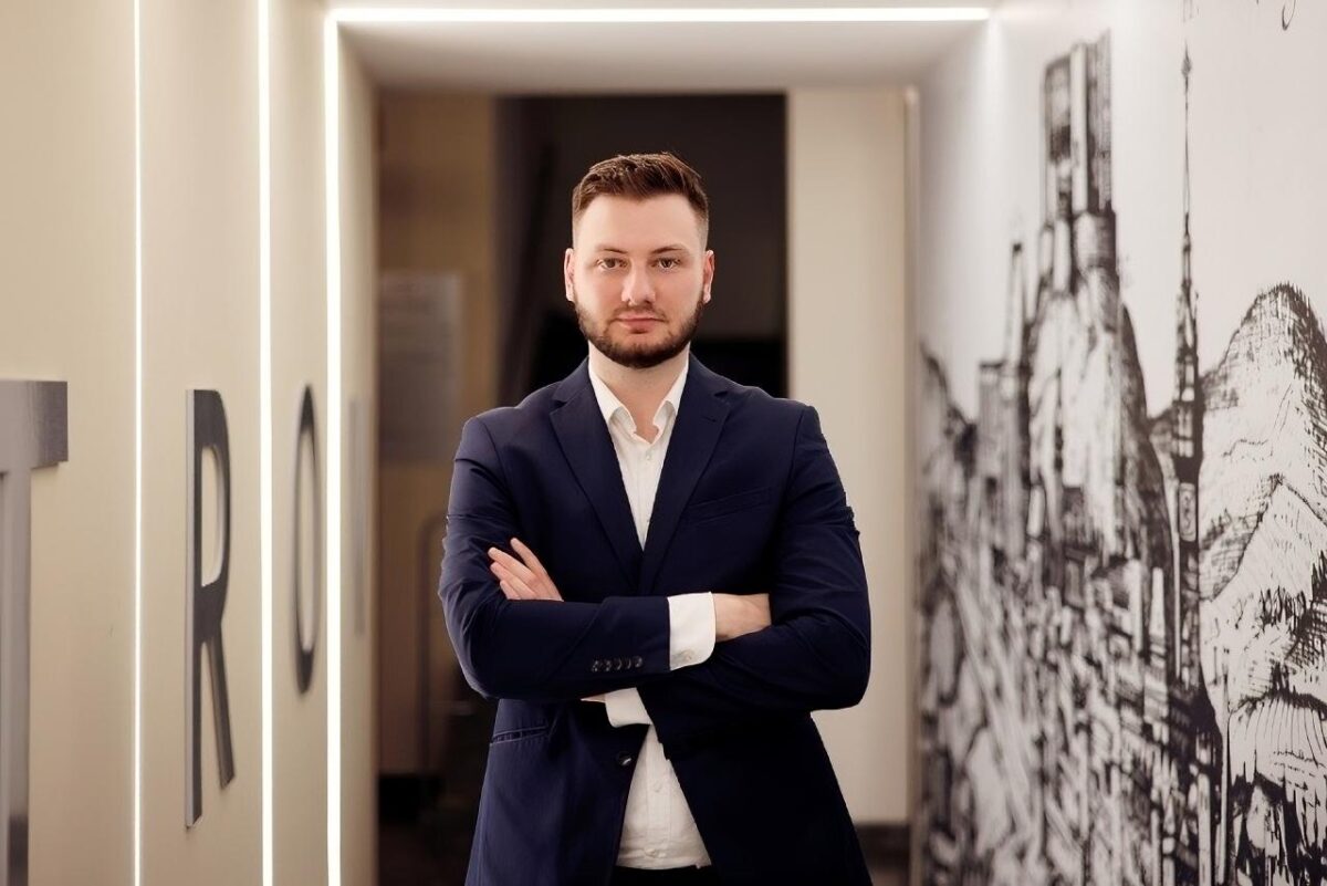 Polovinu ceny paliva tvoří daně. Pro stát je to spolehlivý zdroj příjmů, říká analytik